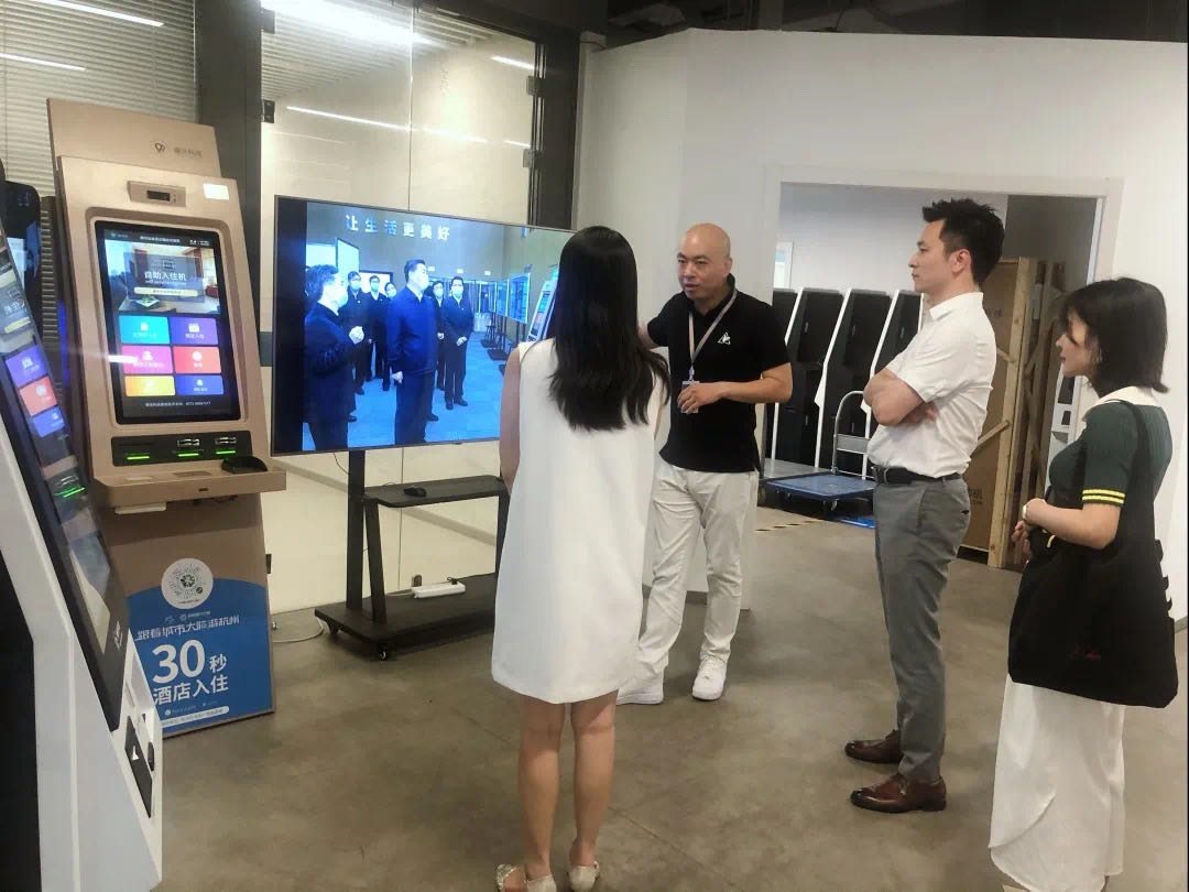 金华开发区领导一行莅临睿沃科技参观考察